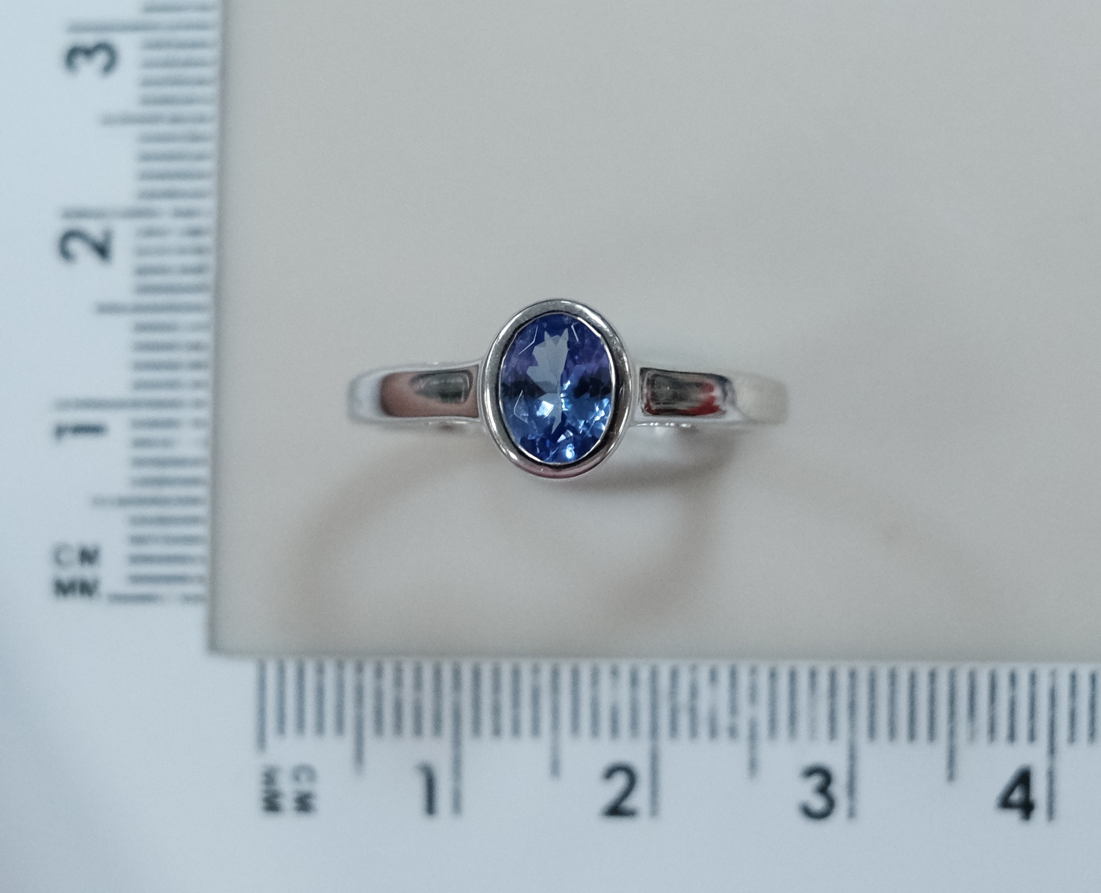 Серебряное кольцо с танзанитом